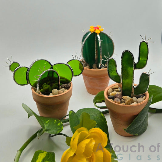 Cactus with Flower (14 cm / 5.5 inches), Prickly Pear (12 cm / 4.75 inches), and Saguaro (15.5 cm / 6 inches).